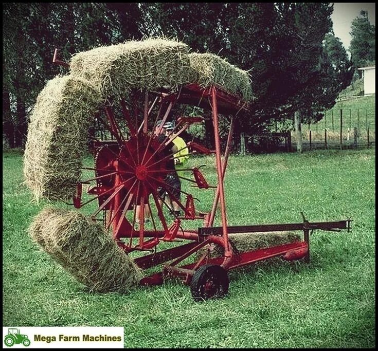 Погрузчики сена. Farm tractor 900 сено. Погрузчик тюков сена. Погрузчик тюков сена прицепной. Телега собирание тюков.