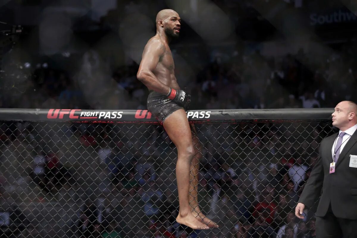Джон джонс кормье 2. Джон джонс (боец). Автобиография боец ufc джон джонс. Джон джонс ноги. Тиаго сантос боец ufc.