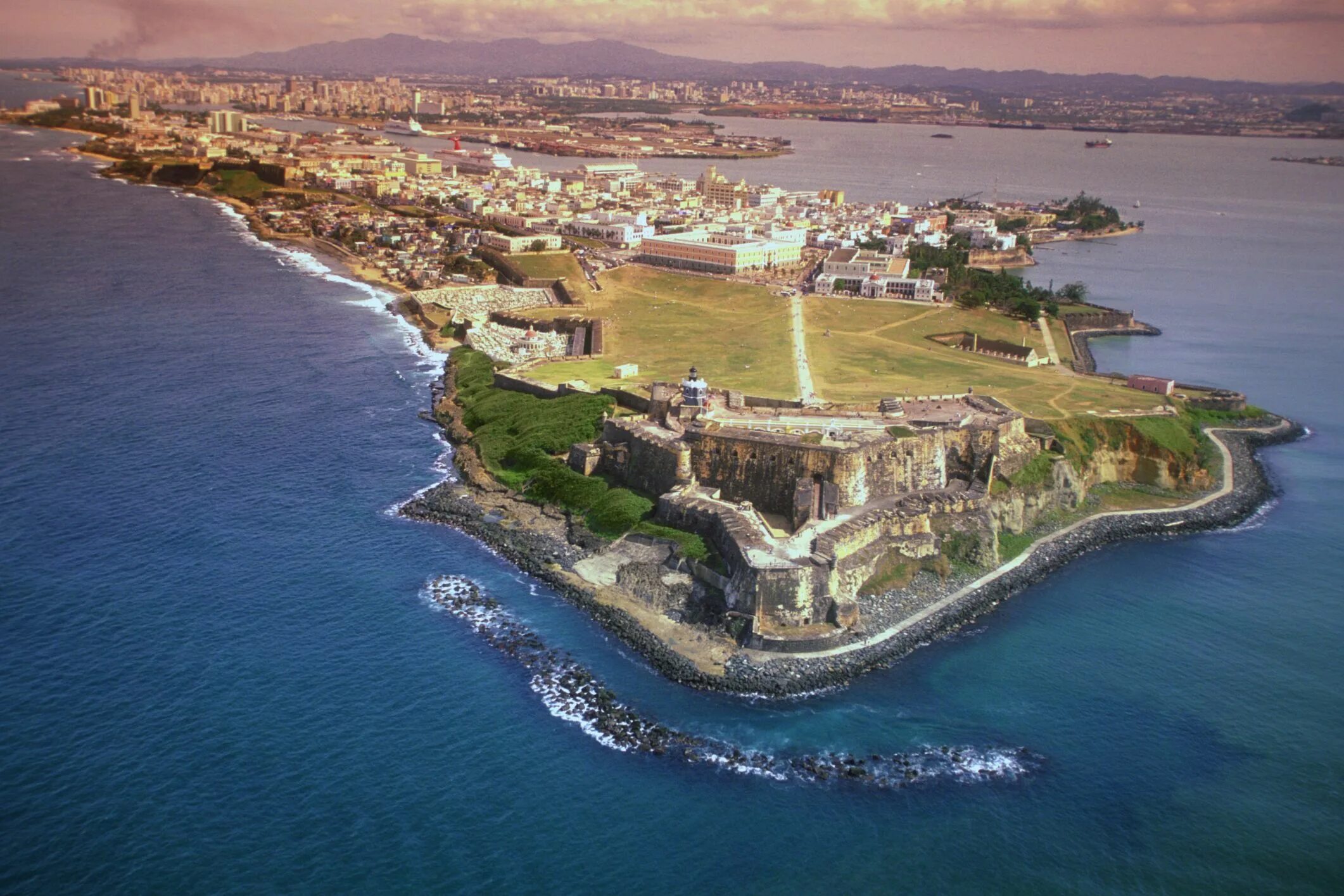 Столица острова святой. Сан-Хуан (Пуэрто-Рико). Остров Сан Хуан Пуэрто Рико. Форт Эль Морро Пуэрто Рико. Форт в Сан Хуане Пуэрто Рико.