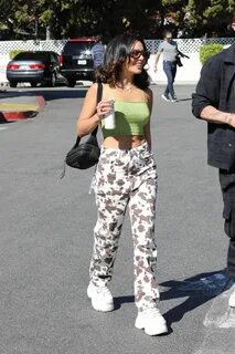 Vanessa Hudgens outfit.