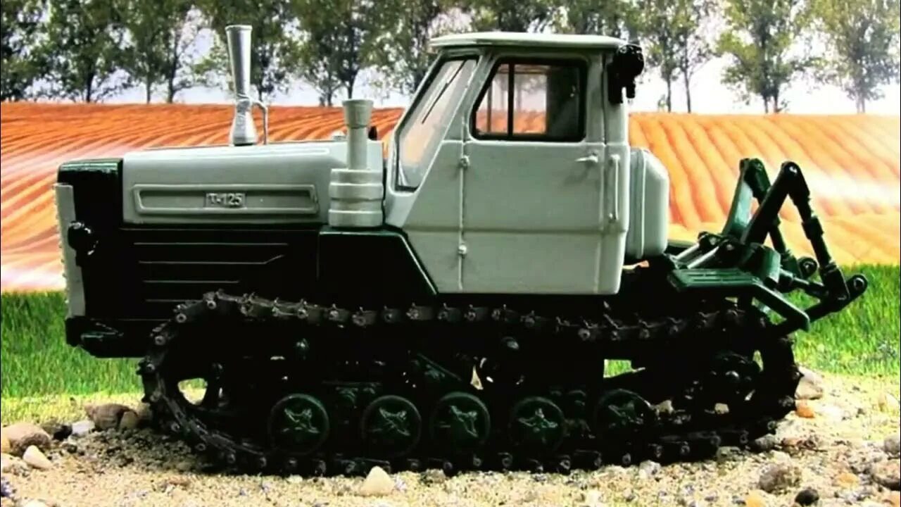 Болотный трактор. Бдт на дт 75. Трактор в болоте. Болотные тракторы. Трактора в грязи.