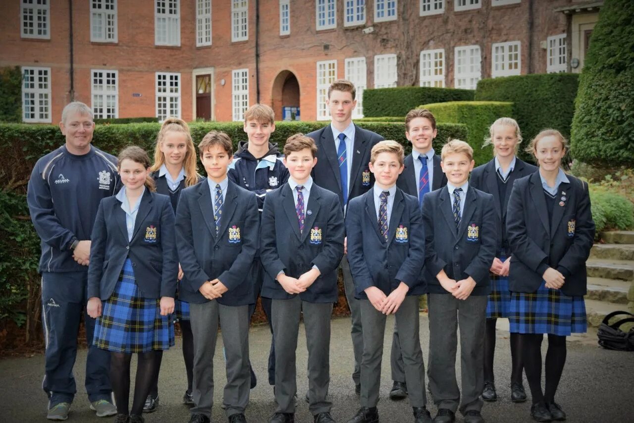 Children in britain school. Макстон Холл школа в Англии. Средние школы Англии (secondary School). Школа Великобритании Гарвард. Школа Пансион в Англии.