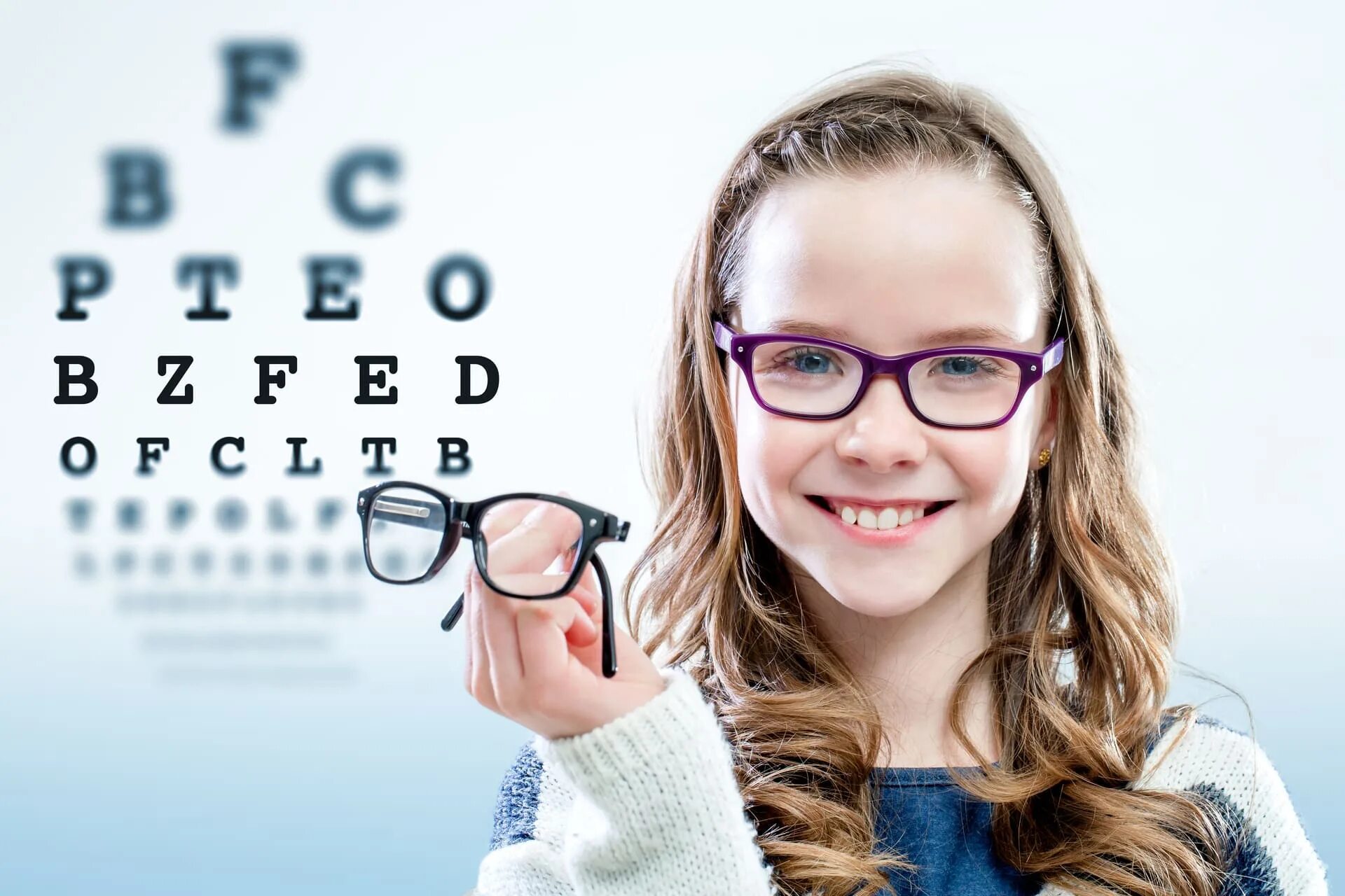10 лет зрение 2. Дети в очках для зрения. Очки для детей для зрения. Оправы для очков детские для зрения. Оптика.