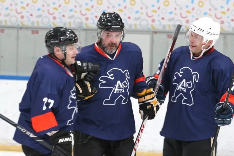 Ночная хоккейная лига пермь 50+. Пермская ночная лига. Квин гайва хоккейная команда. Ночная хоккейная лига пермь команды. Ночная хоккейная лига пермь.