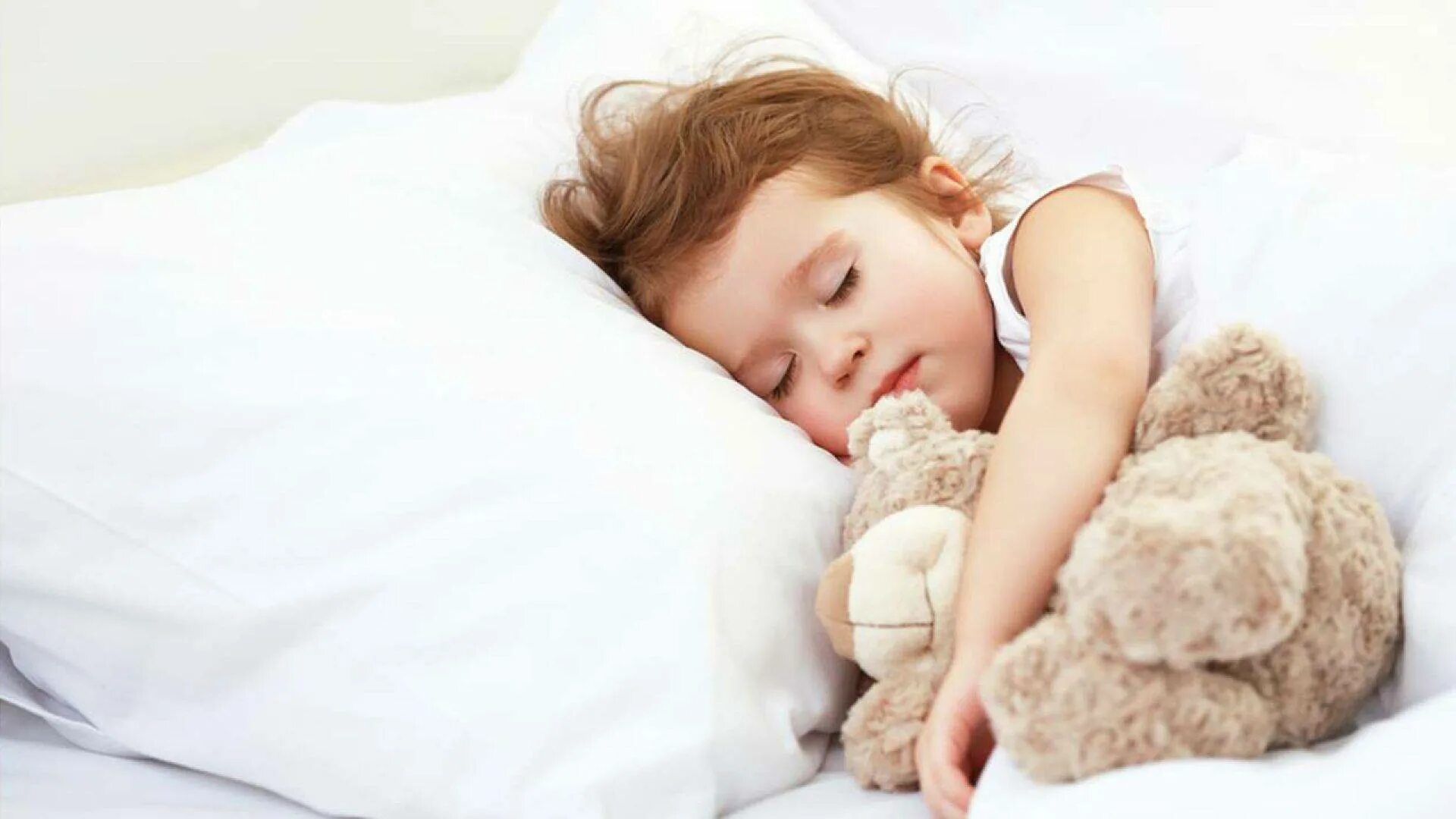 День сна для детей. Спящие малыши.