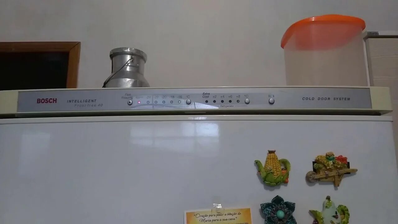 Холодильник bosch intelligent frost free 44. Холодильник бош интеллигент фрост фри 40. Холодильник бош intelligent frost free 40 полка. Бош интеллигент 40. Бош интеллигент.