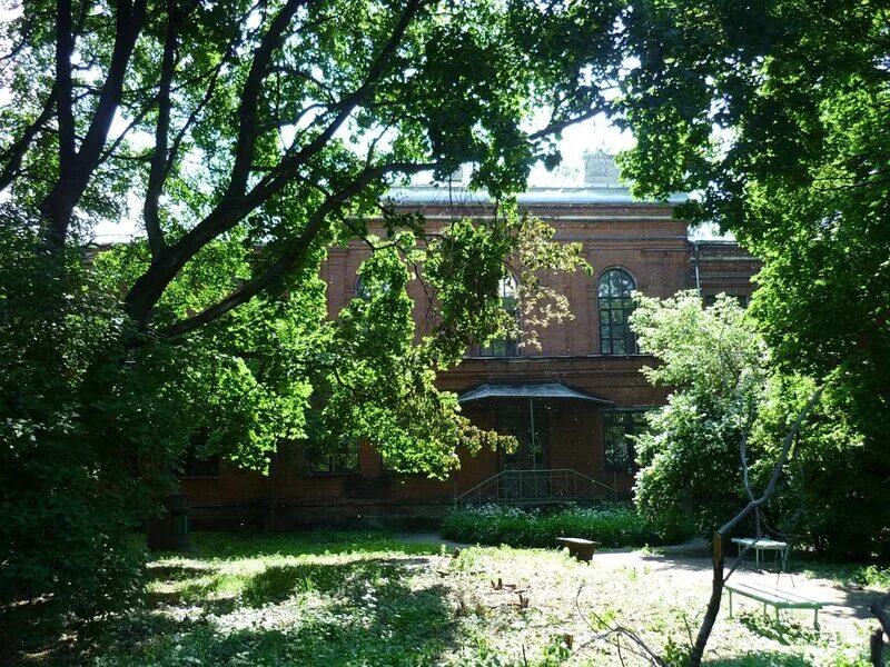 Медучилище общежитие борское самарская. Внутренние дворики в больницах\. Двор больницы. Больница двор. Больница двор.