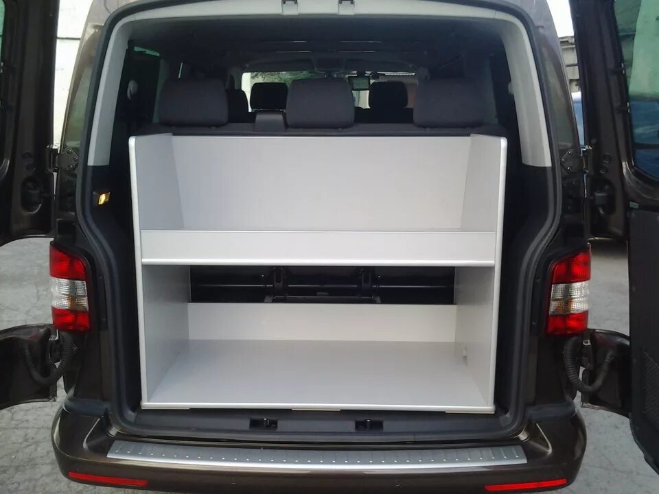 Дверь фольксваген мультивен т5. Полка в volkswagen caravelle t5. полка в vw t5 caravelle. volkswagen transporter t5 багажник. фольксваген каравелла багажник.