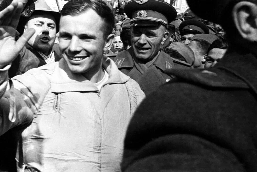 Какую награду получил гагарин сразу после приземления. Гагарин. Приземление 1961. Фото приземления Юрия Гагарина.