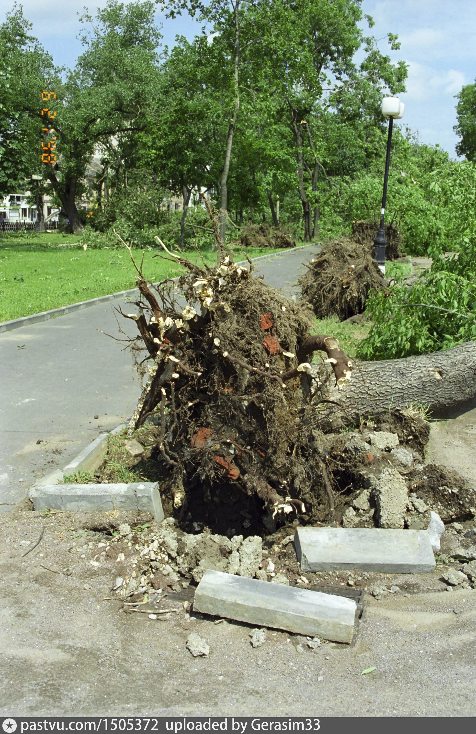 Москва ураган 20. Ураган в москве (2017). Сильный ураган в москве. Москва ураган 20. Москва ураган 20.