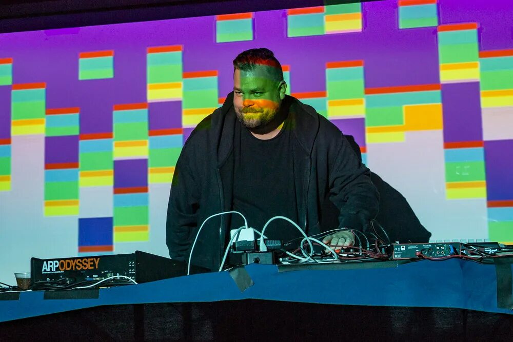 Brokendate com Truise. Trap Ashton Truise. Com Truise Vinyl. Com truise