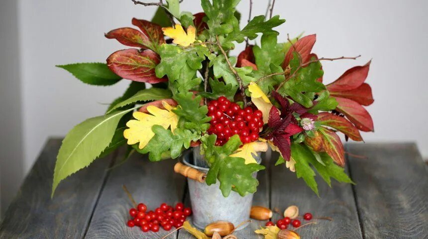 Pin on Seasonal Fall thanksgiving decor, Fall decorations porch, Fall flower arr