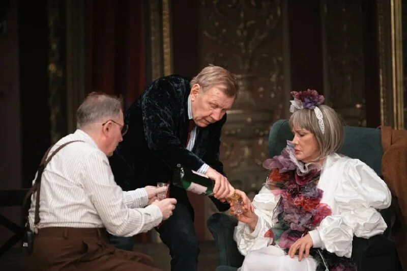 семья сориано молодежный театр на фонтанке. семья сориано молодежный театр на фонтанке. семья на спектакле. филумена мартурано театр комедия. спектакль семья сориано.