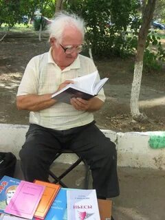 Писатель издал