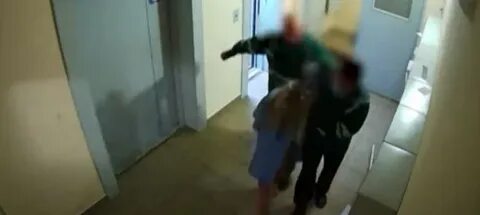 Избил в лифте