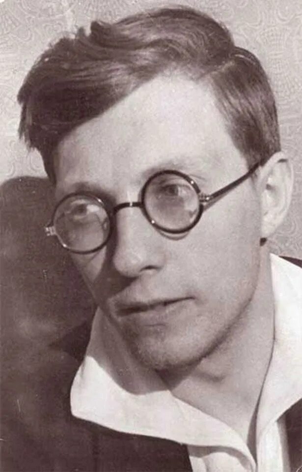 Ошанин лев иванович. Лев иванович ошанин. ошанин поэт. лев ошанин поэт. лев иванович ошанин в молодости.
