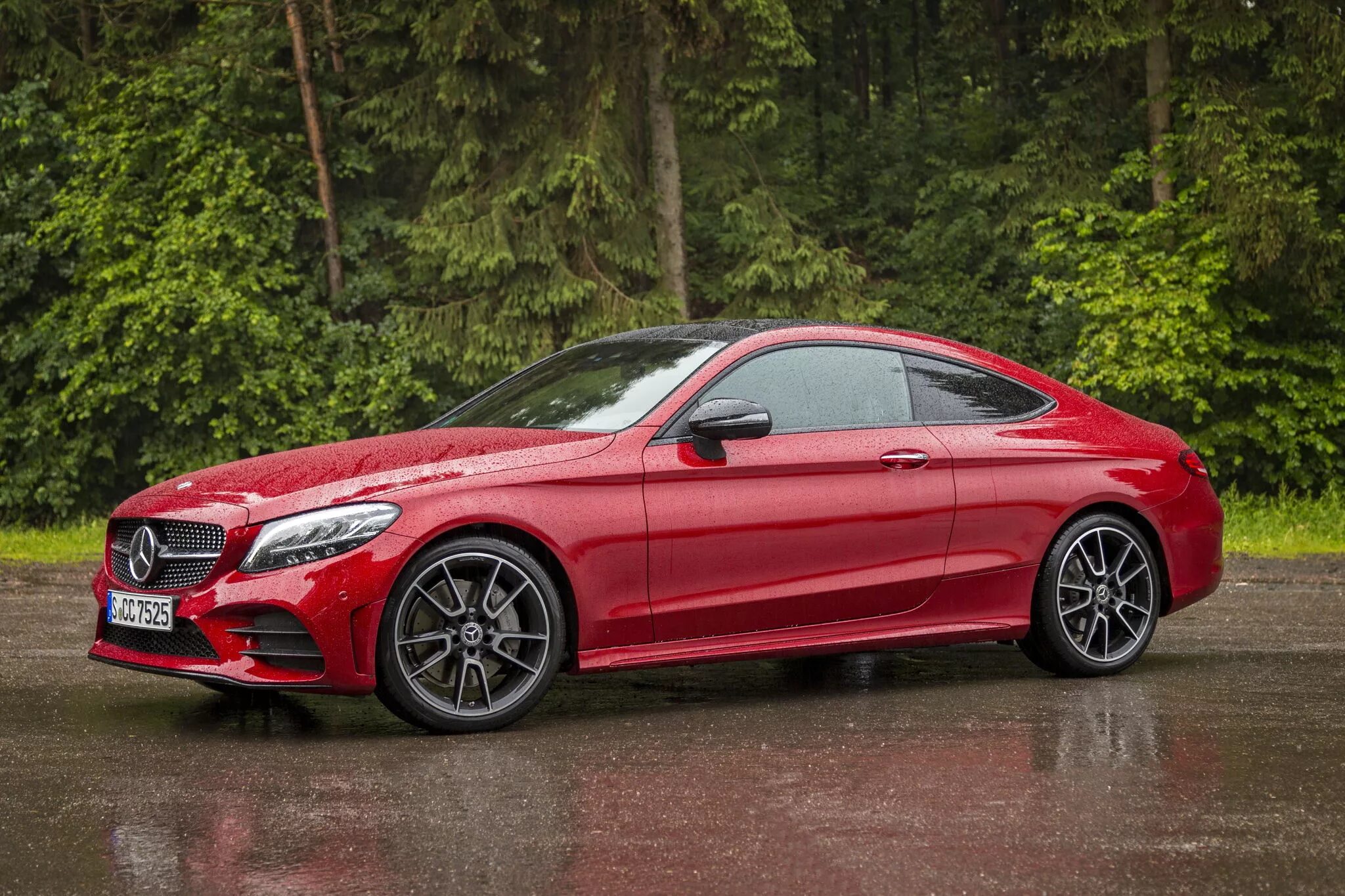 Мерседес с класс купить в москве. Mercedes-Benz c-class c300. Мерседес Бенц с300 купе. Мерседес с300 красная. Mercedes c300 Coupe.