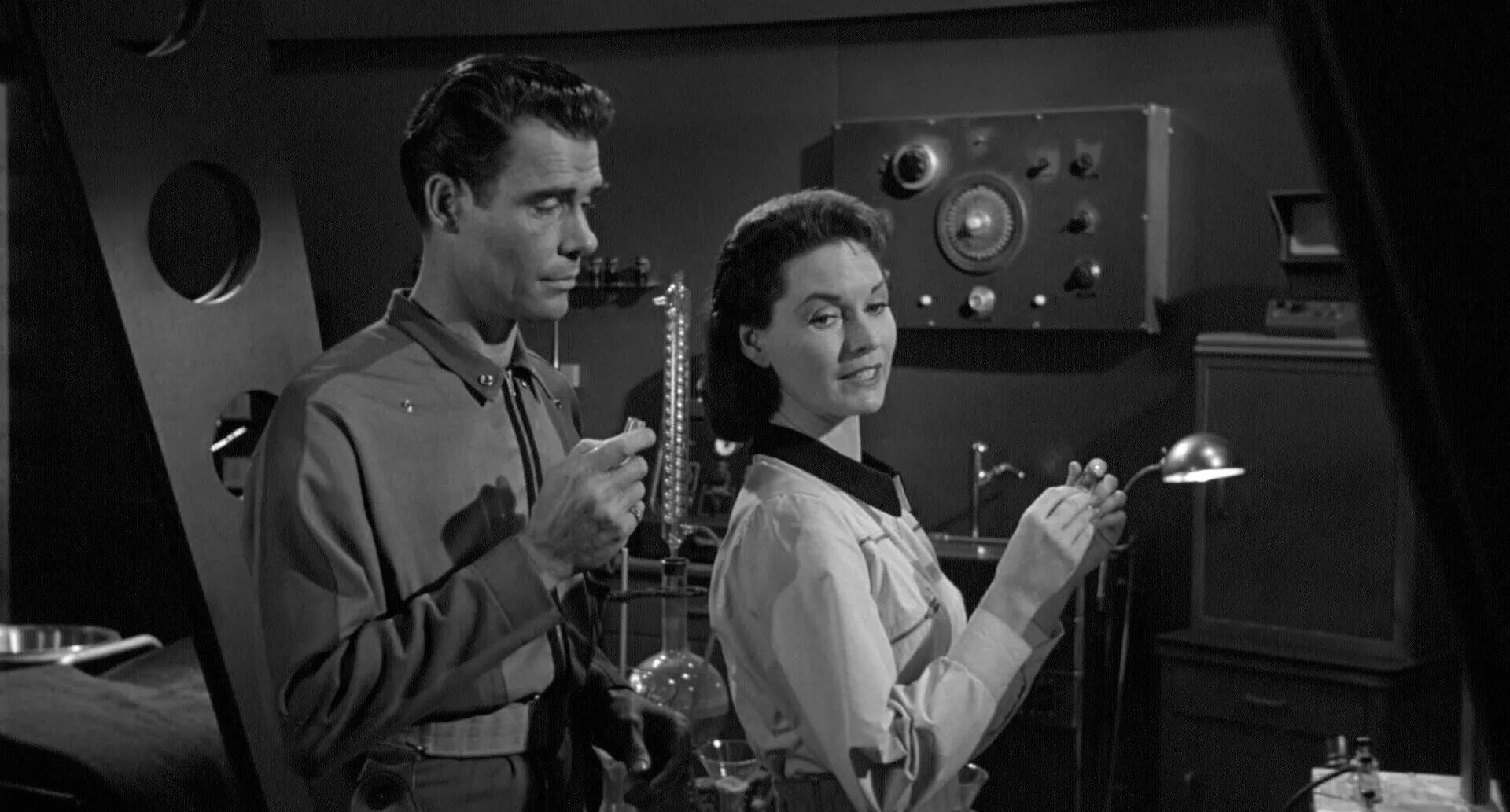 энн доран. королева космоса фильм 1958. 1958 космос. космос 1958. фильм про космос 1960.