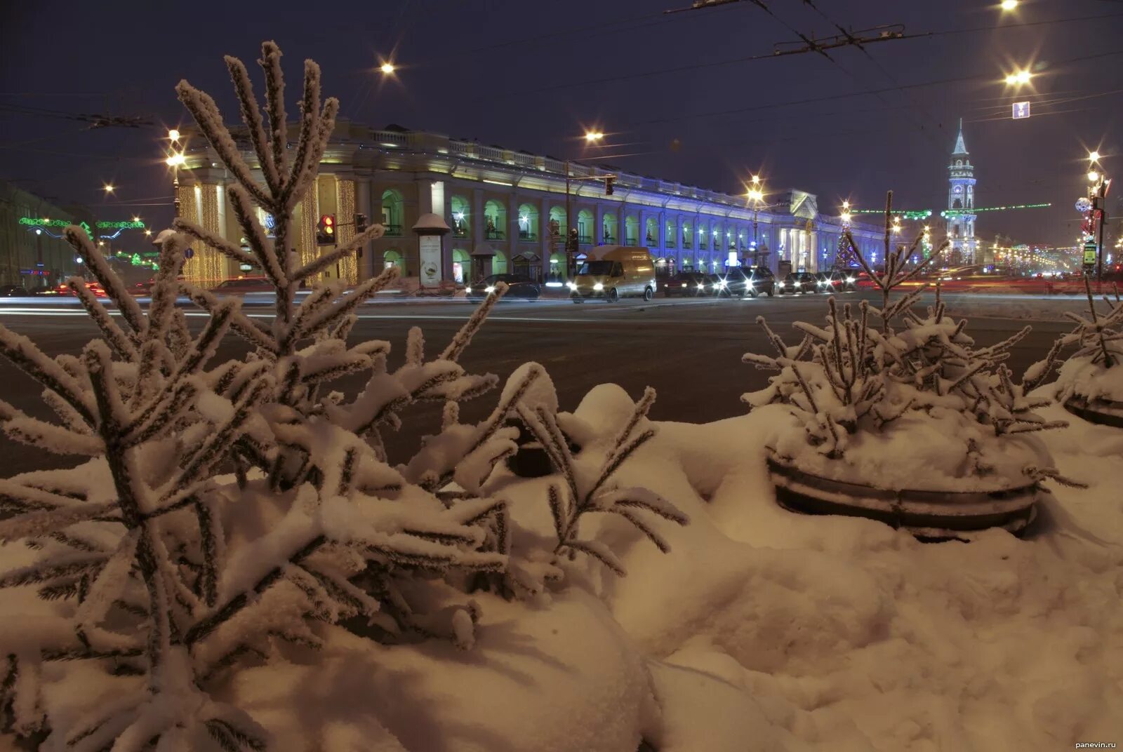 Куда сходить в санкт петербурге зимой вечером. Невский зимой санкт-петербург. новогодний заснеженный питер невский. питер невский проспект ночью зима. питер зима невский проспект в новый год.