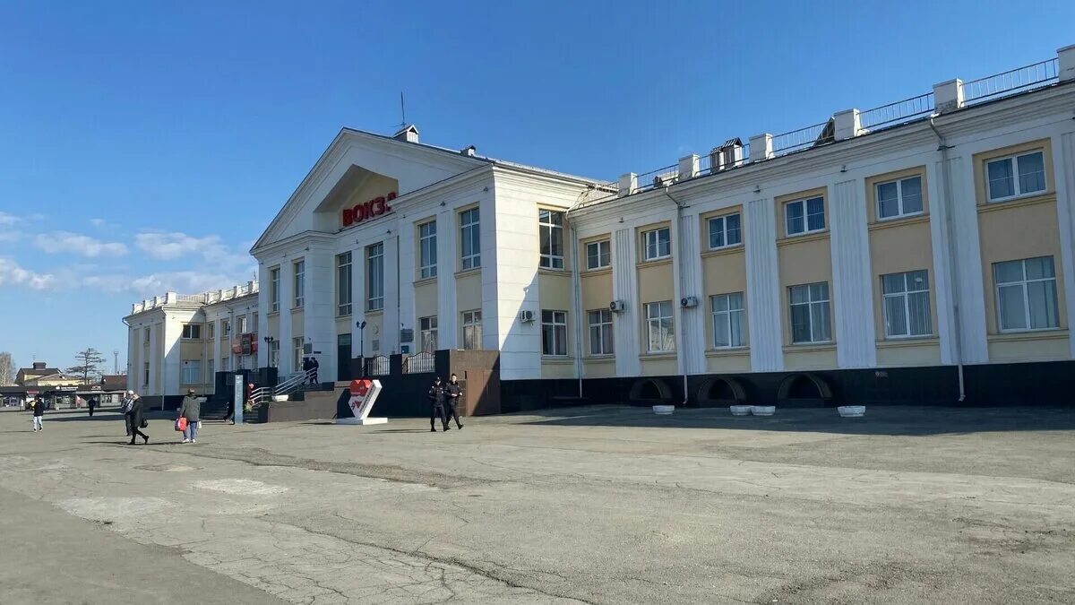 Жд вокзал нижний тагил телефон. Вокзал нижний тагил. привокзальная площадь тагил. жд вокзал нижний тагил. вокзал нижний тагил 2025.