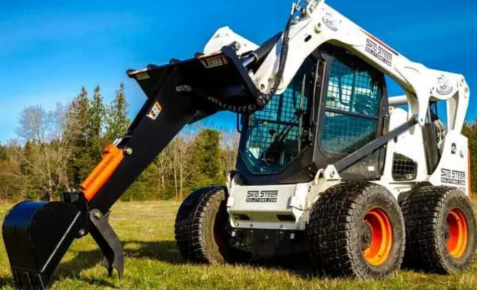 Bobcat 175. Погрузчик Bobcat s300. Бобкэт 175 с экскаватором. Фронтальный погрузчик Бобкэт. Навесное оборудование для Bobcat s530.