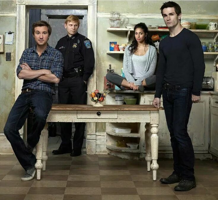 Human being human doing. Беинг хуман сериал. Быть человеком сериал 2011–2014. Бишоп быть человеком. Стать человеком сериал 2011.