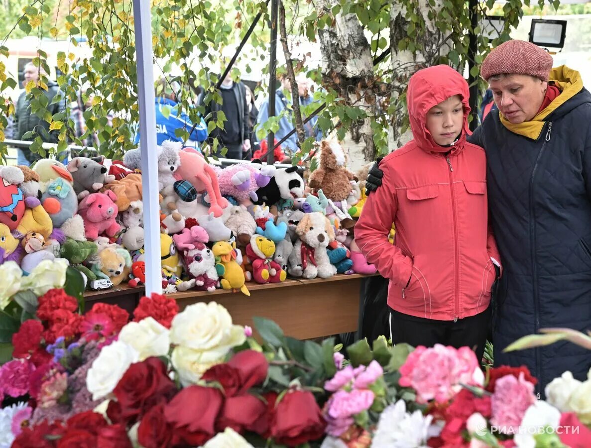 Траур. Ижевск свеча памяти. Траур. Ижевск 26. Ижевск траур скорбим.