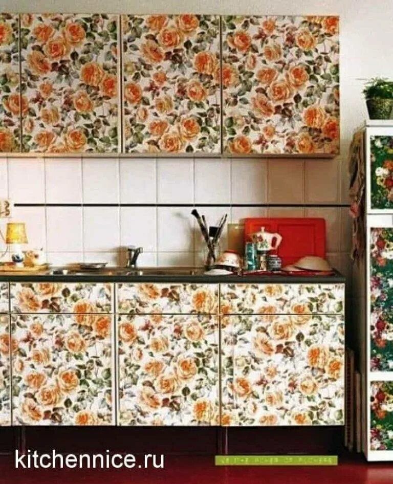 Преобразить старый кухонный гарнитур. Декорирование старого кухонного гарнитура. Самоклеющаяся пленка для кухни. Обклеить старый кухонный гарнитур. Как можно обновить кухню.