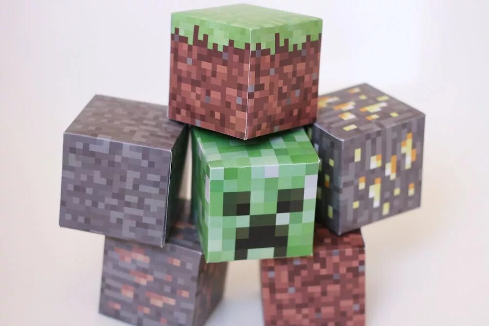 Minecraft blocks. Подделки МАЙНКРАФТА. Блоки из МАЙНКРАФТА из коробки. Блок подарка из МАЙНКРАФТА. Куб в стиле майнкрафт.