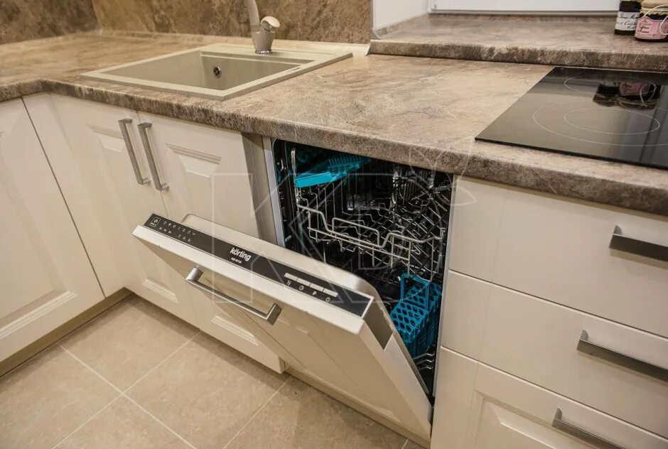 Кухня без свеса столешницы. Варочная панель в столешнице. Столешница выступает. Столешница выступает. Столешница выступает.