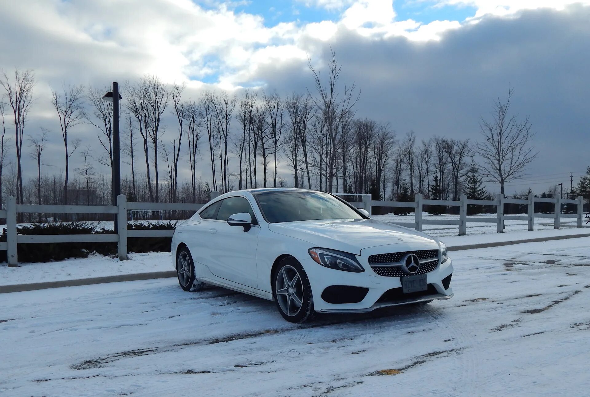 Mercedes зима. Mercedes benz cla 250 4matic. Мерседес с200 белый зимой. Мерседес 63 амг зима. Mercedes зима.