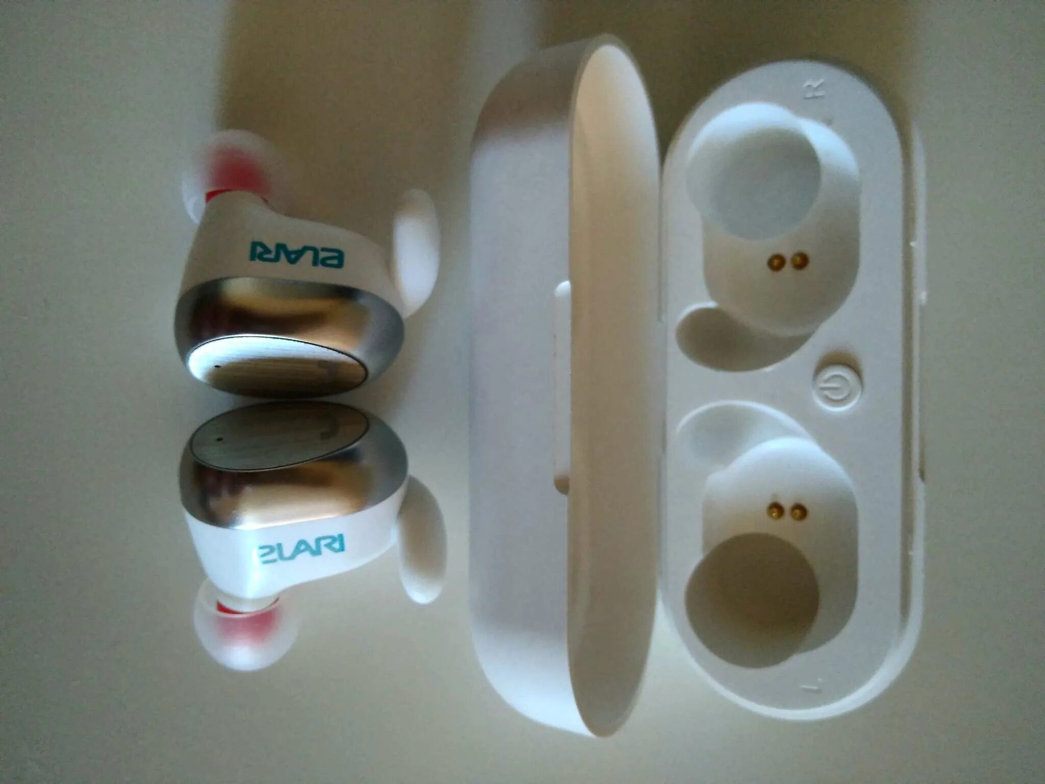 Наушники elari nanopods. Elari наушники беспроводные. Беспроводные наушники elari nanopods white. Elari наушники беспроводные. Наушники elari nanopods, white.