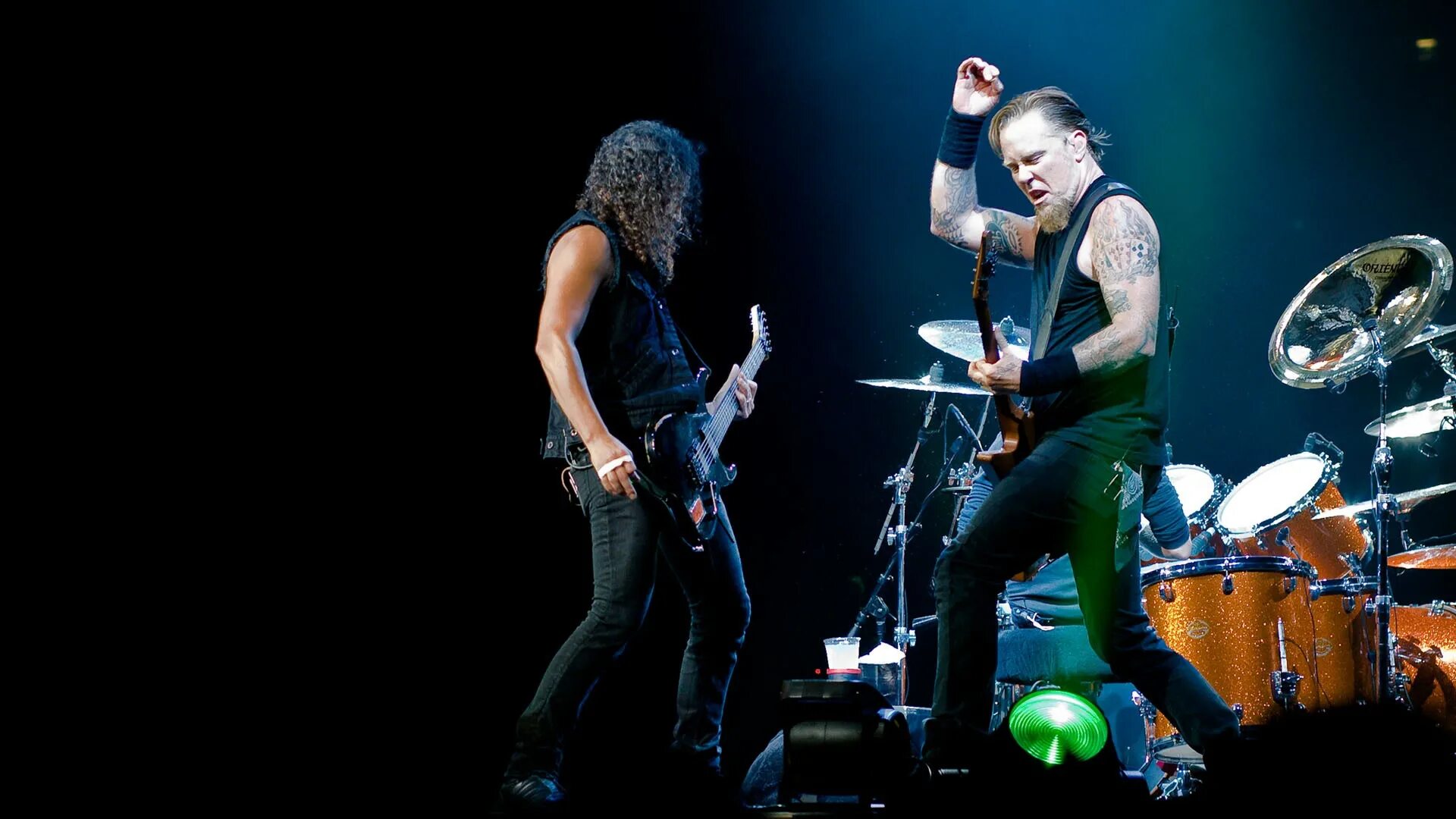 Рок версия металлика. Metallica James Hetfield 2003. Металлика гитаристы и барабанщик. Metallica Disposable Heroes. Metallica Concert.