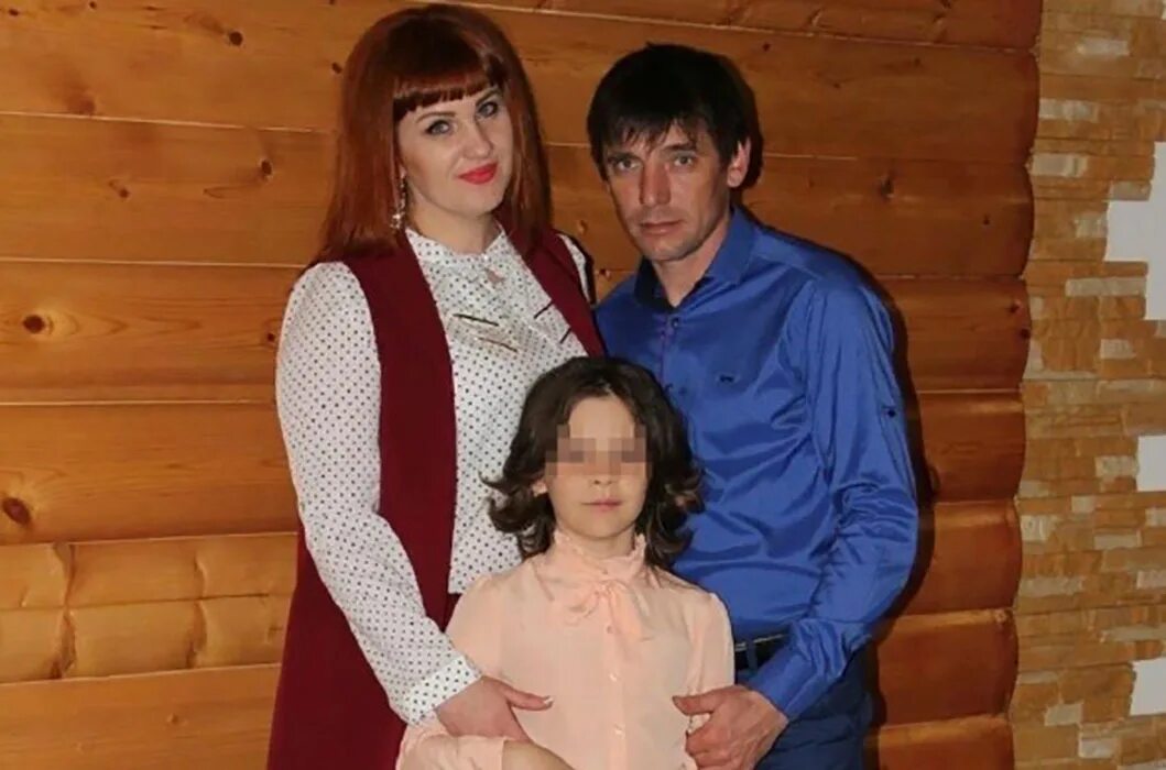 Жена погибшего мужа на свою. Родители и дети. Фото семьи. Ребенок в семье. Фото семейной пары.