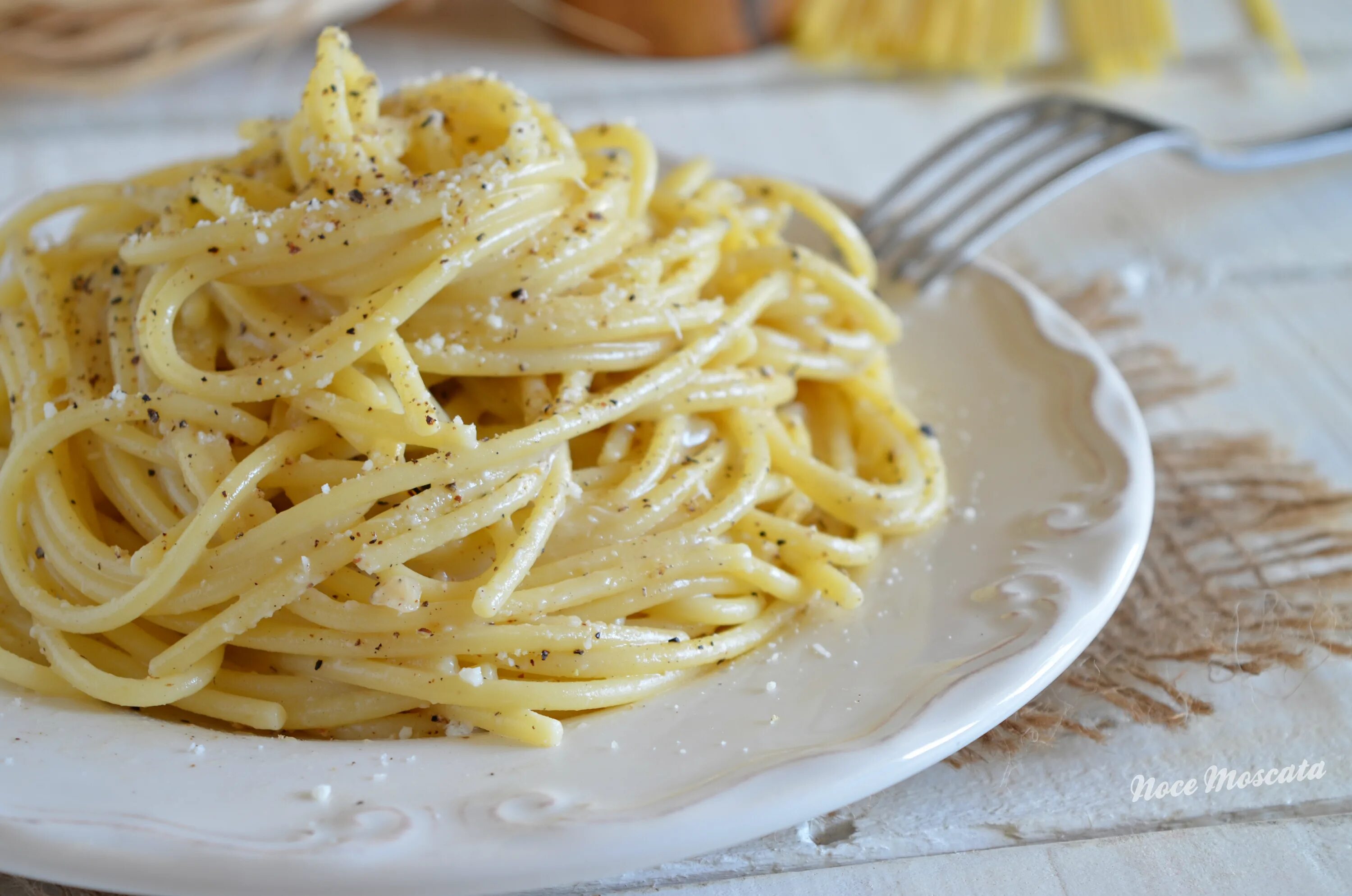 Cacio e pepe. Качо э Пепе. Качо спагетти. Букатини Качо э Пепе. Тортелли Качо Пепе.