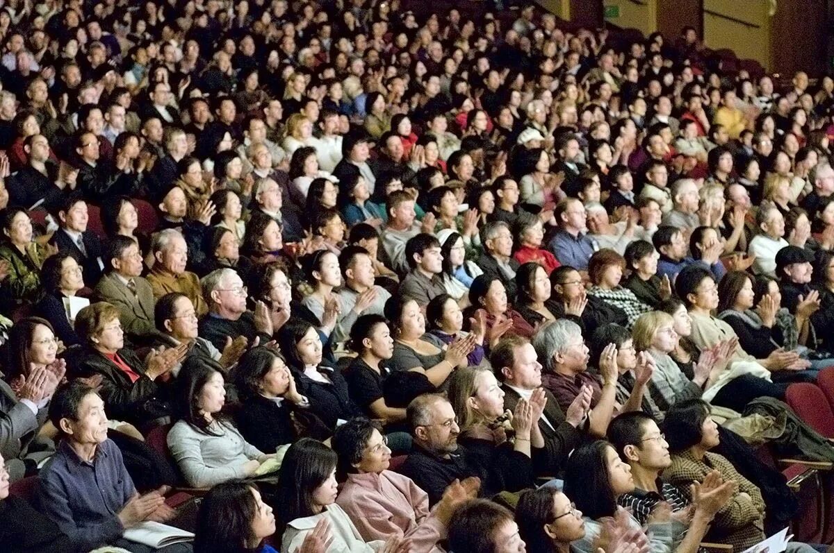 Гран театр лисео. Театр долби голливуд лос-анджелес. Сцена со зрителями. Зал полон значение. Зал полон значение.