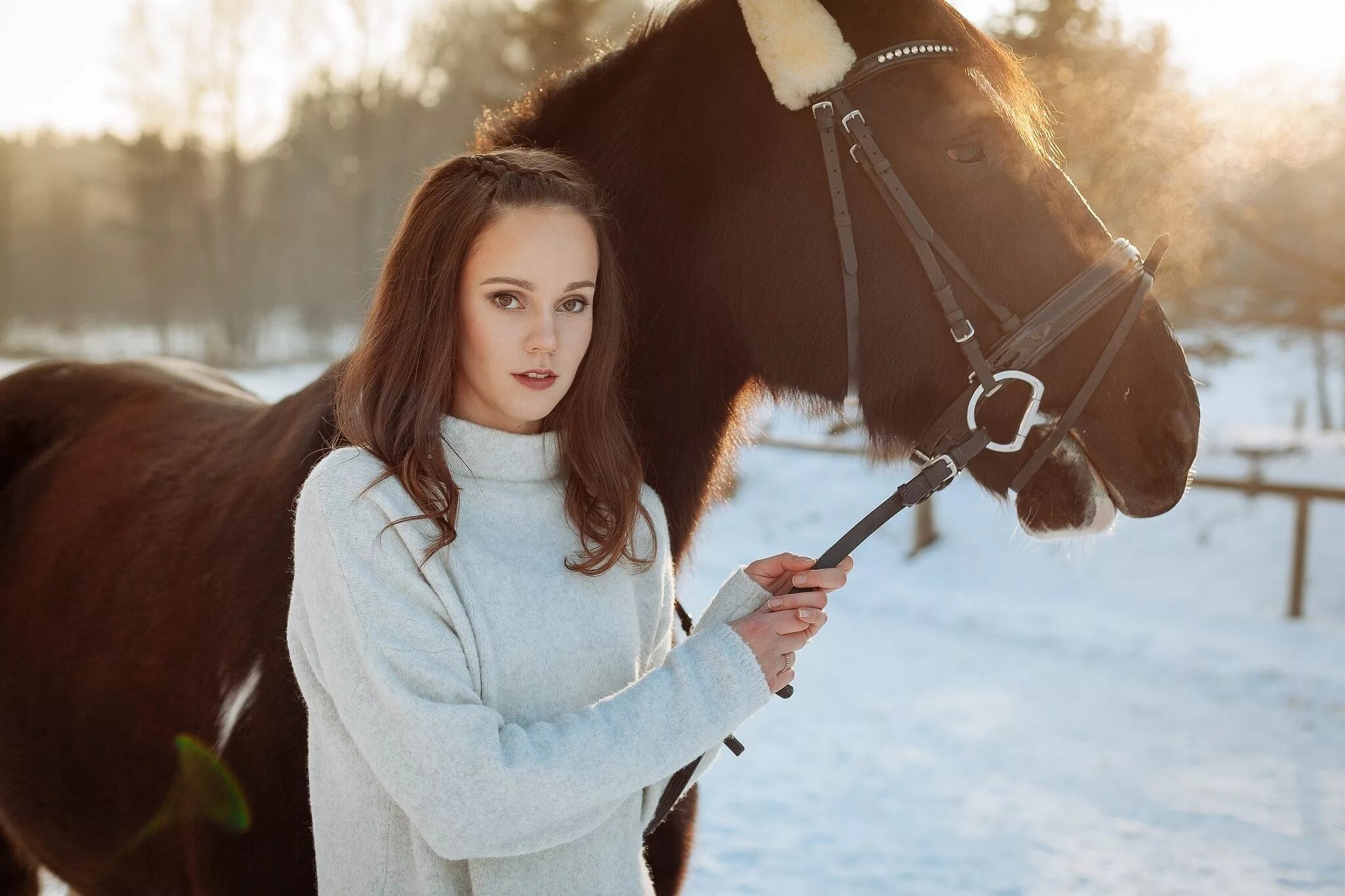 Учительница кони. Фотосессия с лошадьми. Зимняя фотосессия с лошадью. Фотосессия с лошадью зимой. Девушка с лошадью.