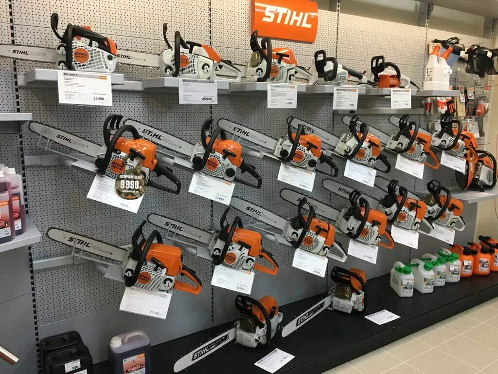 Штиль смоленск. Инструменты Stihl. Электро бензо инструмент. Стенка для бензопил штиль в магазин. Магазин штиль в Кашире.