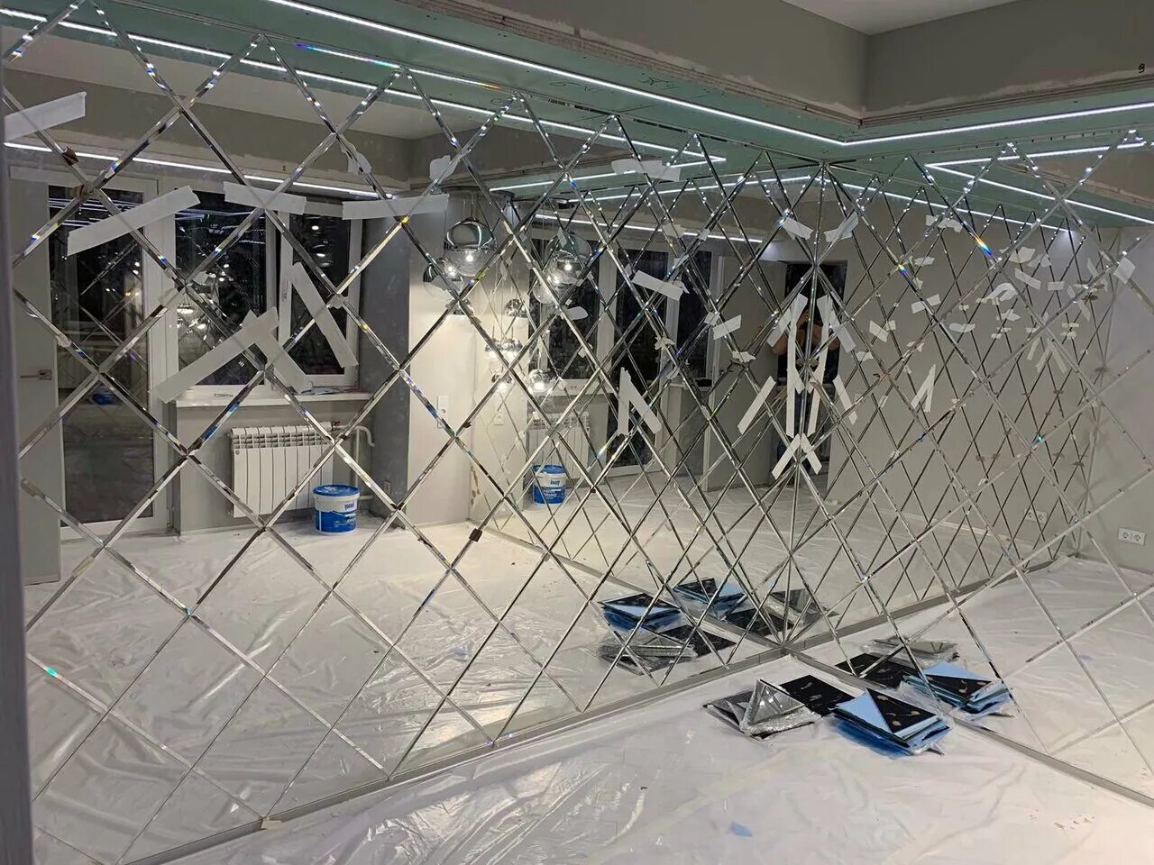 изготовление зеркал. изготовление зеркала по размерам. красивые зеркала. подсветка для зеркала бронза. зеркало с фацетом 15 мм.