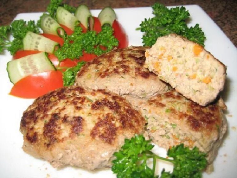 Куриные биточки в духовке. Говяжьи котлеты в духовке. Рыбные котлеты в духовке. Котлеты. Котлеты в духовке.