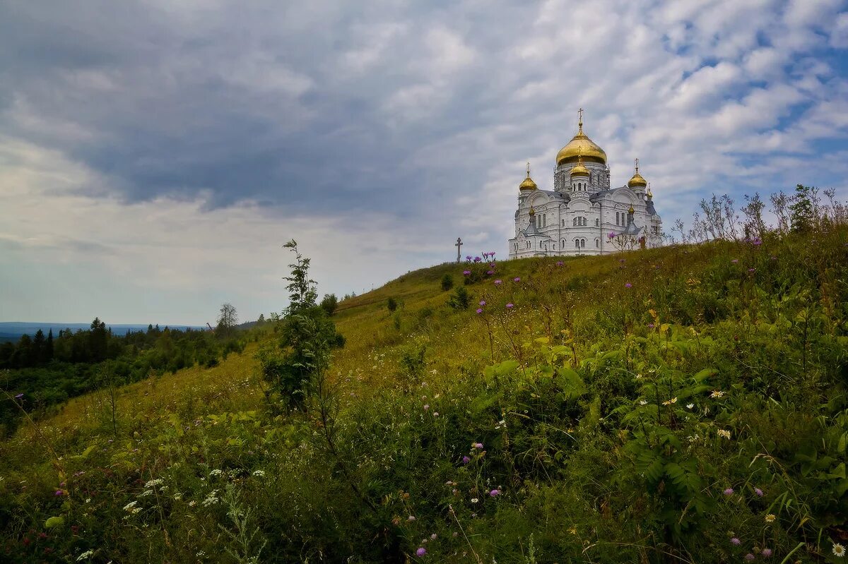 Белогорский монастырь Пермский край. Белогорский Николаевский монастырь Пермский край. Белая гора Пермь монастырь. Белогорье Урал монастырь.