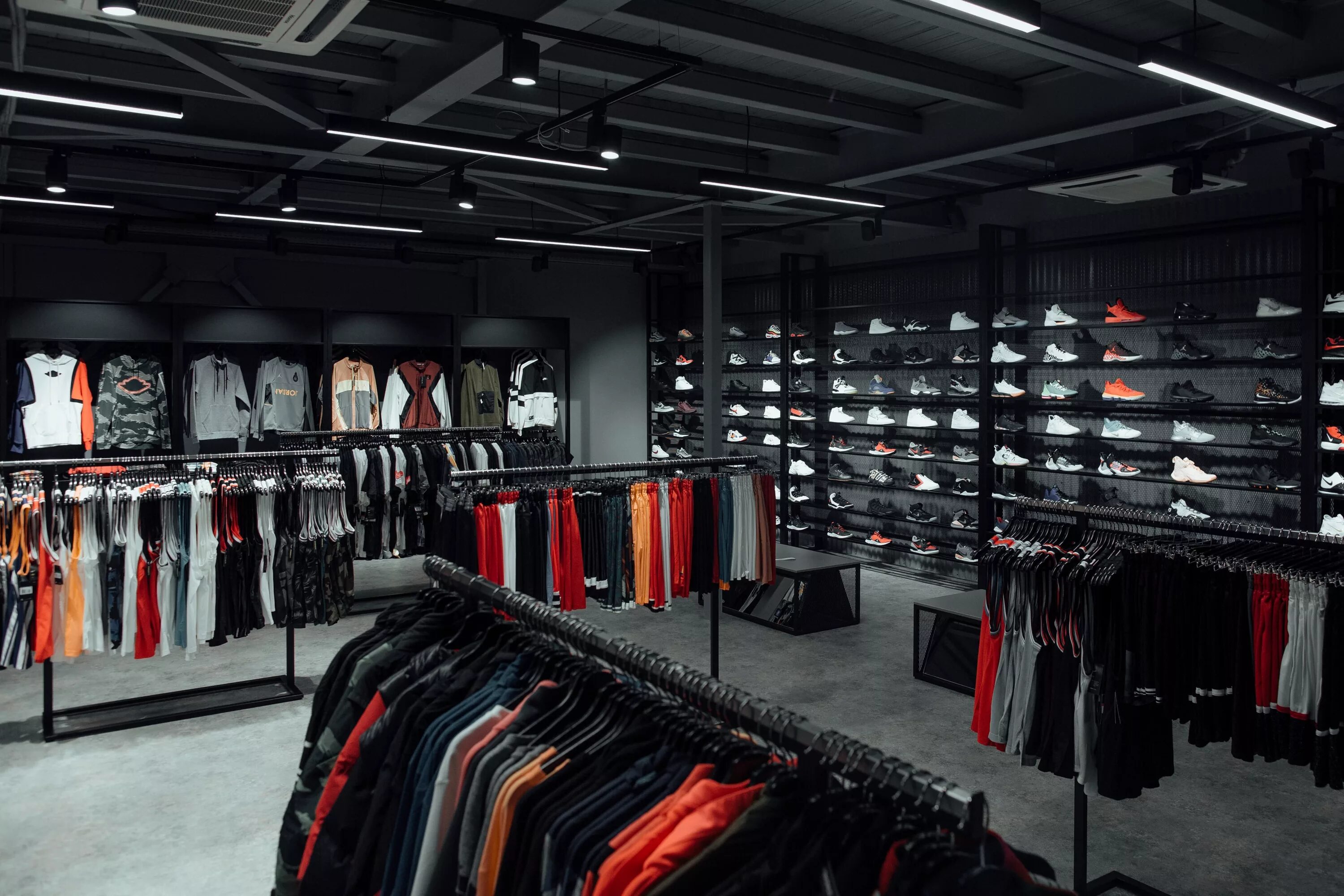 Funky dunky баскетбольный магазин. Кайри 8 фанки данки. Фанки данки. Funky dunky баскетбольный. Фанки данки.