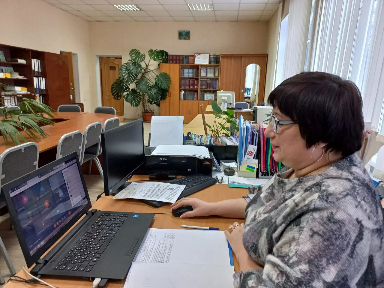 Воспитательный. Улица захаренко 5 челябинск. Штормовская школа сакский район гимназия. Камышлов ул карла маркса 26. Централизованная бухгалтерия екб.