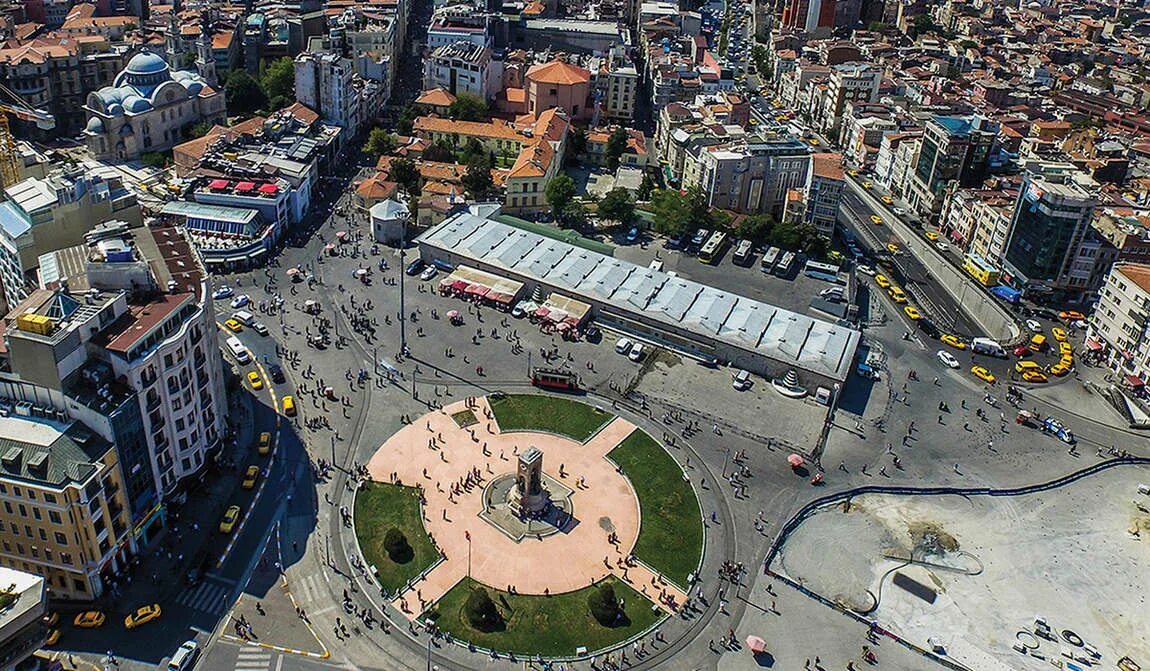 Таксимо район стамбула. Площадь Taksim. Taksim Meydani Стамбула. Центральная площадь Стамбула Таксим. Стамбул, Бейоглу, площадь Таксим.