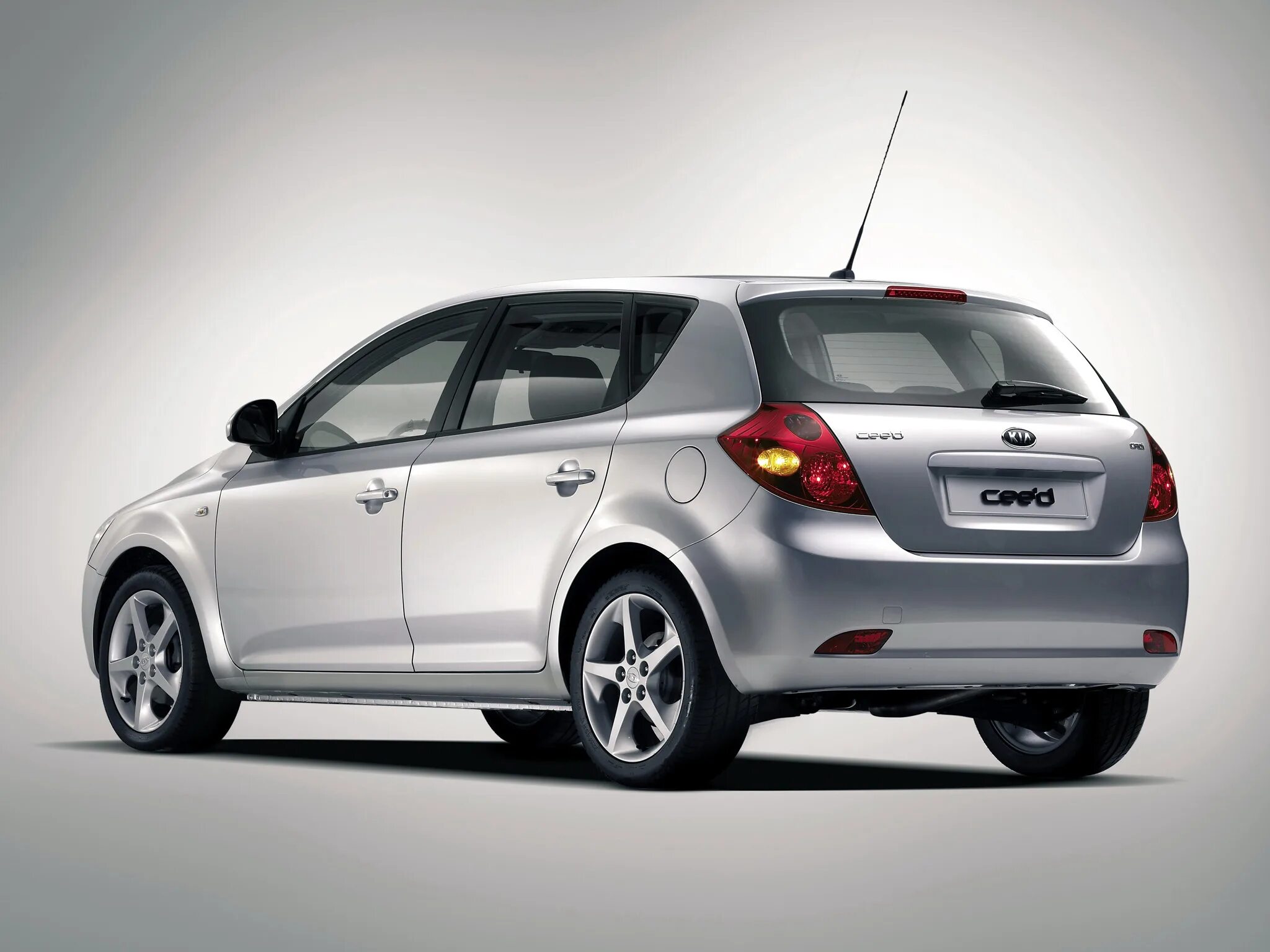 Kia Ceed 1. Kia Ceed ed 2010. Кия СИД хэтчбек 1 поколения. Kia Ceed 2008 хэтчбек. Узнать сид 1.20