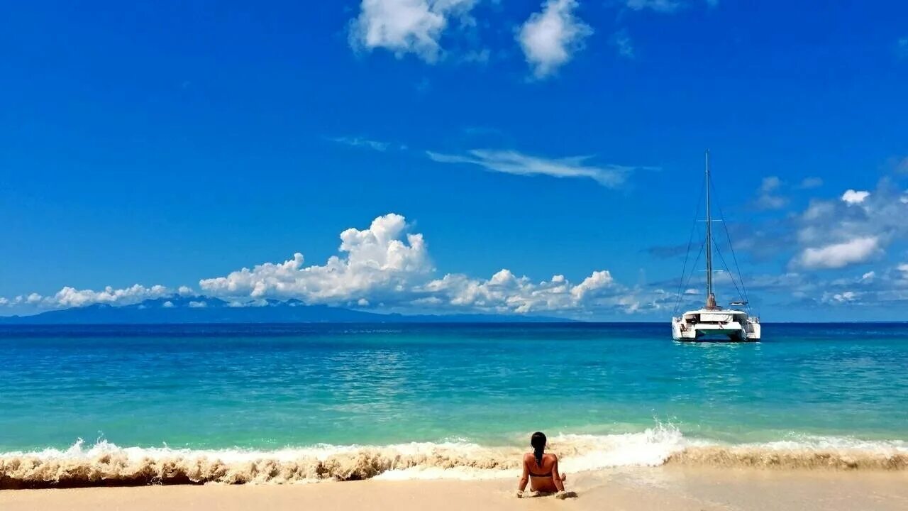 Море пляж лодка. На серфинг. Японское море пляжи. Лос анджелес серфинг. Катай море.