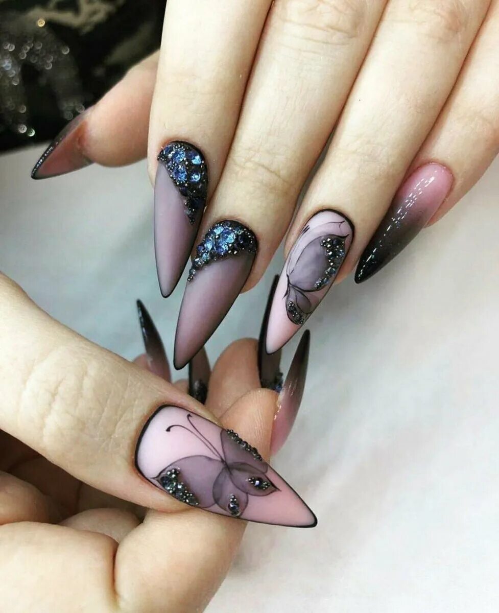 Красивый необычный маникюр. Необычный маникюр на короткие ногти. Аквариумный маникюр. Ногти маникюр дизайн необычный. Ногти с полосками.