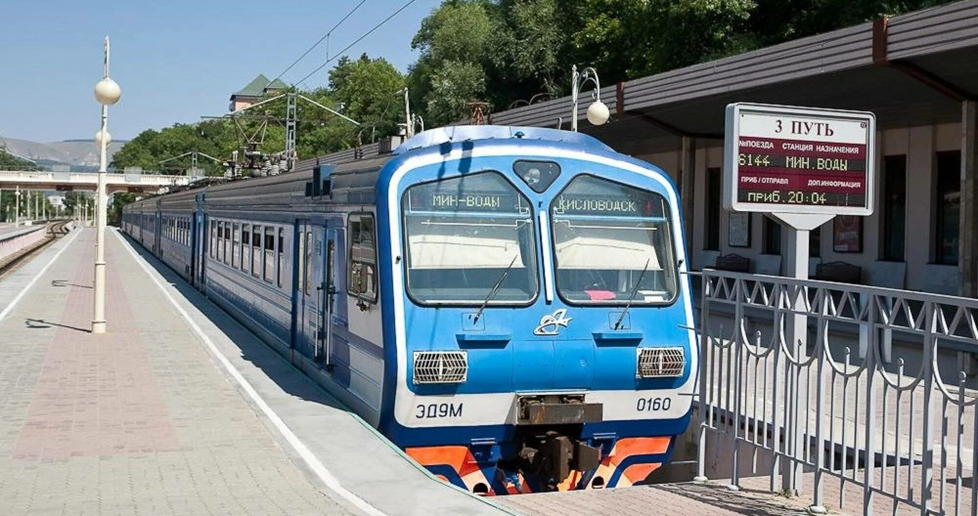 Электричка пятигорск кисловодск. Эд9м 0156. Эд9м 0156. Электропоезда кисловодск минеральные. Эд9мк 0165 салон.