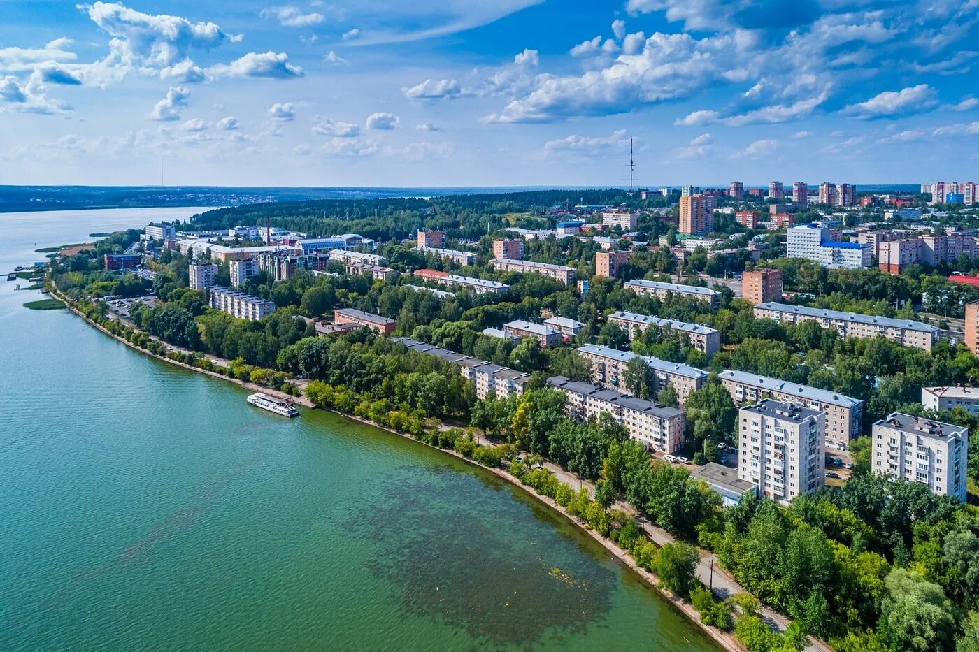 Купить в ижевске сегодня. Ижевск столица Удмуртии. Ижевск с высоты - столица Удмуртии. Ижевск с высоты птичьего полета. Панорама Ижевск.