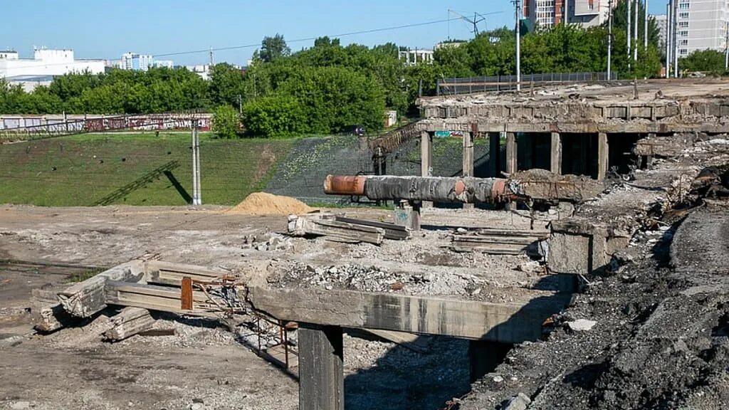 Камера новый рынок мост барнаул. Новый Барнаульский мост рынок. Мост на новом рынке в Барнауле. Перекрытие моста. Барнаульский мост на набережной.